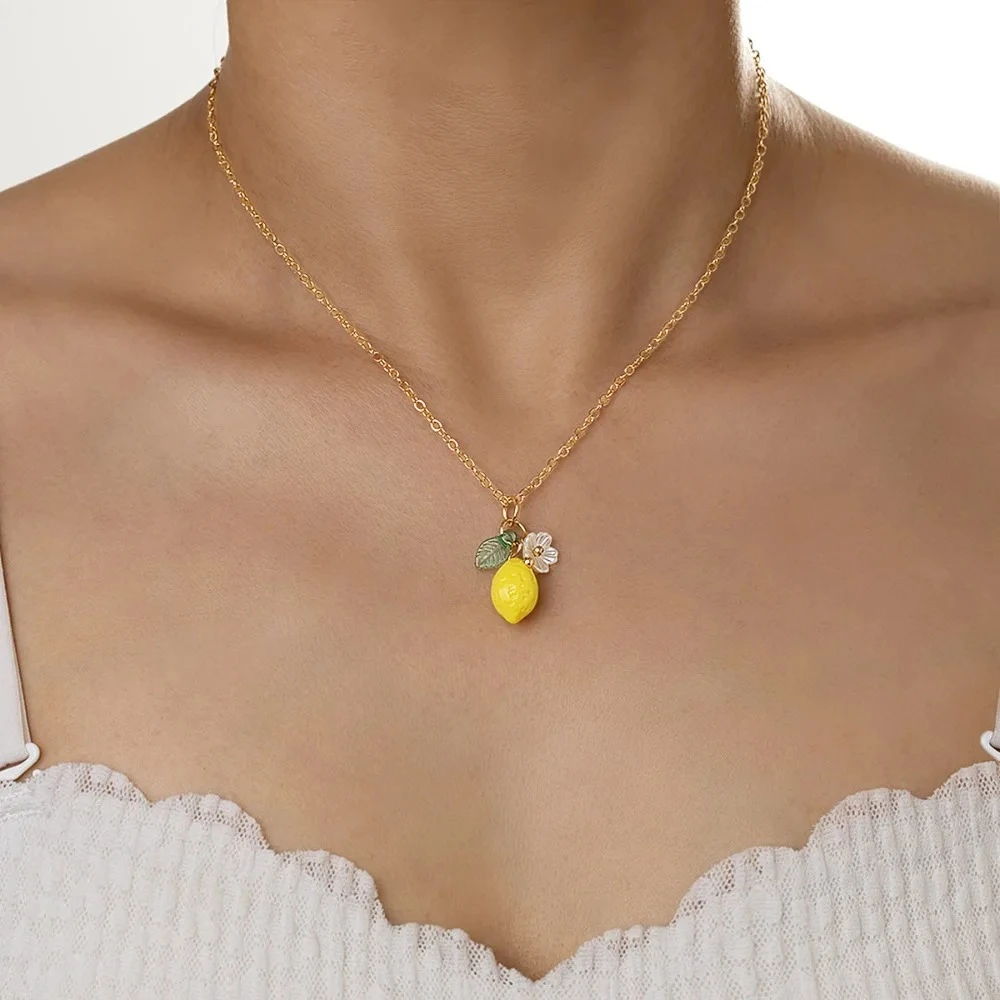 Pendientes bonitos de fruta amarilla y limón para mujer, colgante de hoja verde con pequeña flor, pendientes de cadena de Metal, regalos de joyería de verano