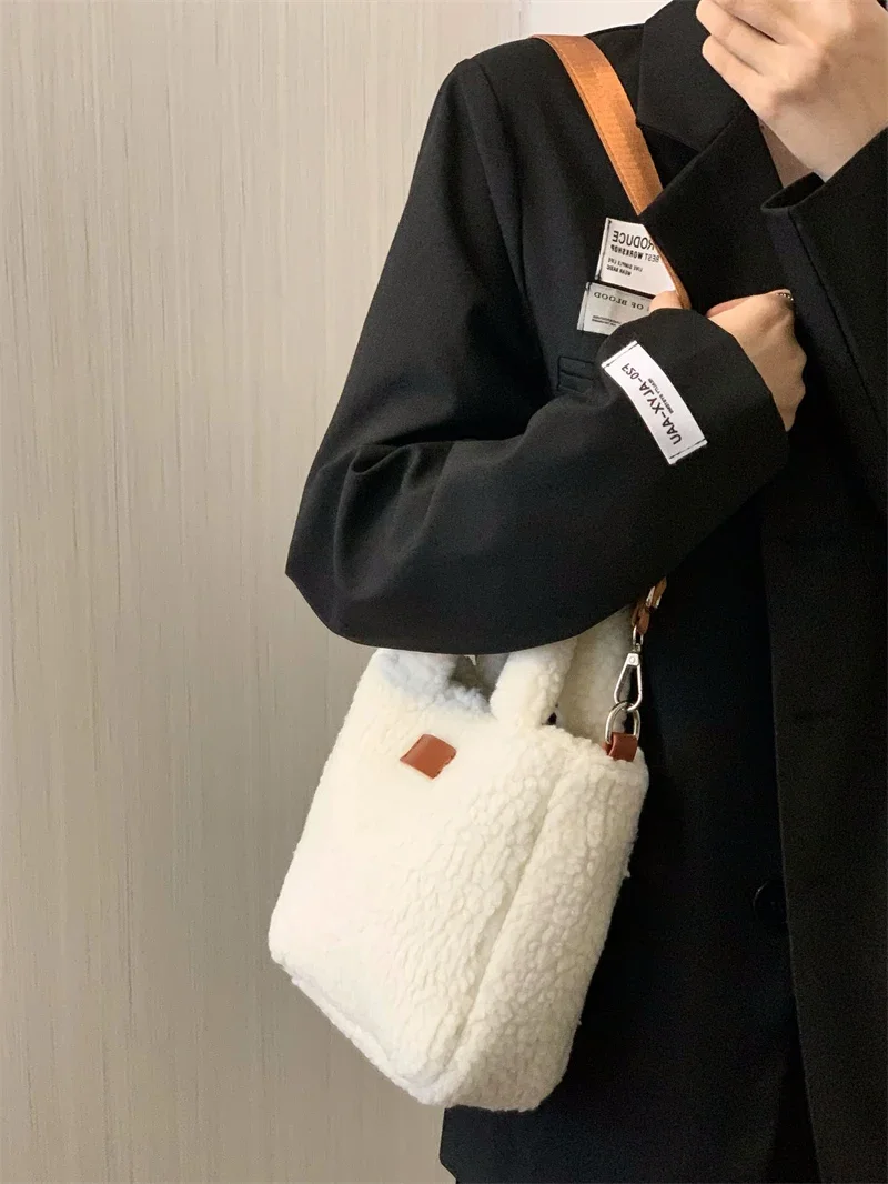 Faux Lamb Wool Women\'s Small Bucket Bags Winter Fashion Ladies Plush Shoulder Crossbody Bag Soft Furry Purse Female Handbags