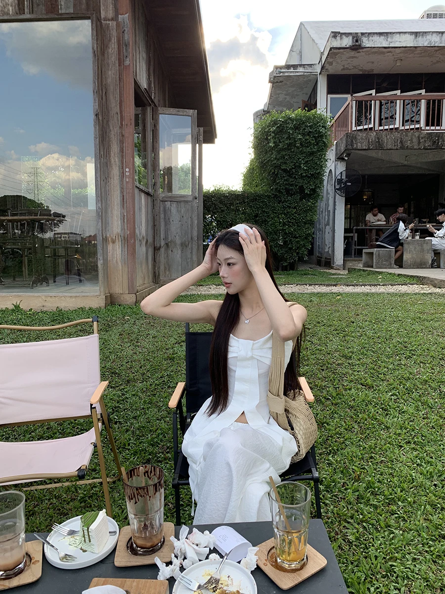 Red Celebri Studio Women's Strap Vest 2025 New Summer Outdoor Wear White Slim Hot Girl Chic Korean Sle Svel Top Women