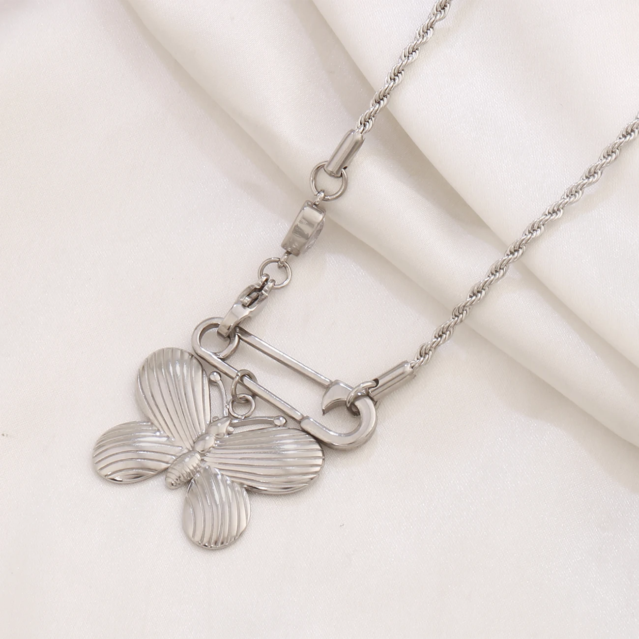 316L الفولاذ المقاوم للصدأ عقد بحلية متدلية على شكل فراشة قلادة للنساء موضة القلب الزركون بروش Charms سلسلة القلائد فام مجوهرات هدايا