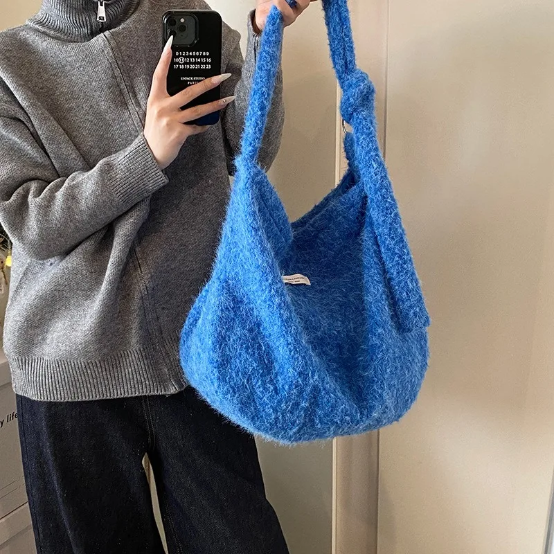 

1pc Retro Fashion Plush Shoulder Bag Autumn and Winter Large-capacity Commuting Casual Crossbody Bag