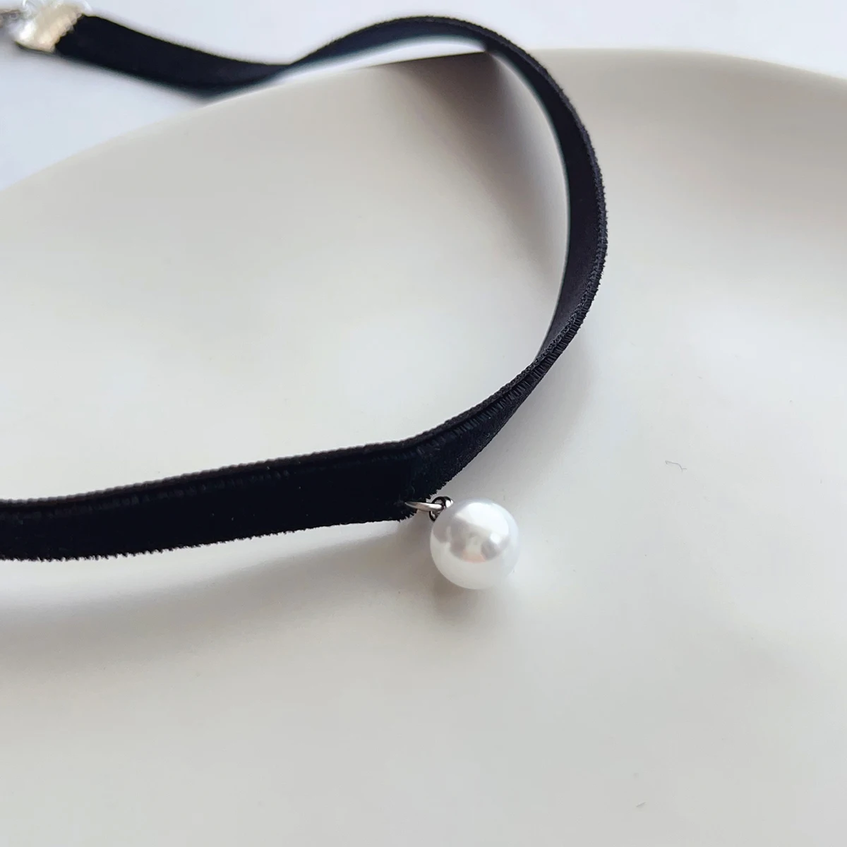 Vintage all-matching temperament black velvet strap faux pearl pendant choker neck strap choker collar choker necklace female