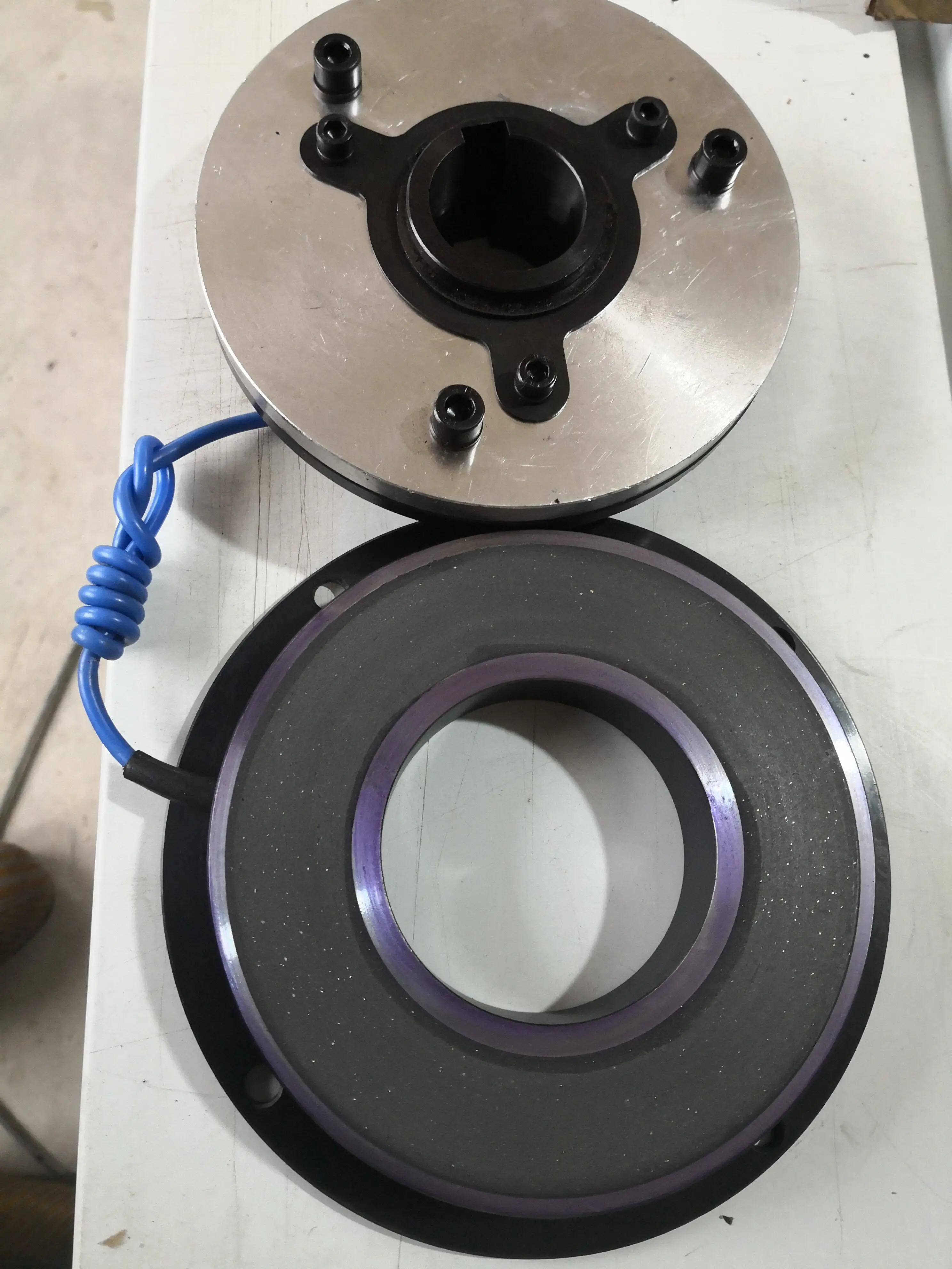 

Электромагнитный тормоз DDMZ-80: Энергоэффективный, с плавным ходом, для бесперебойной работы