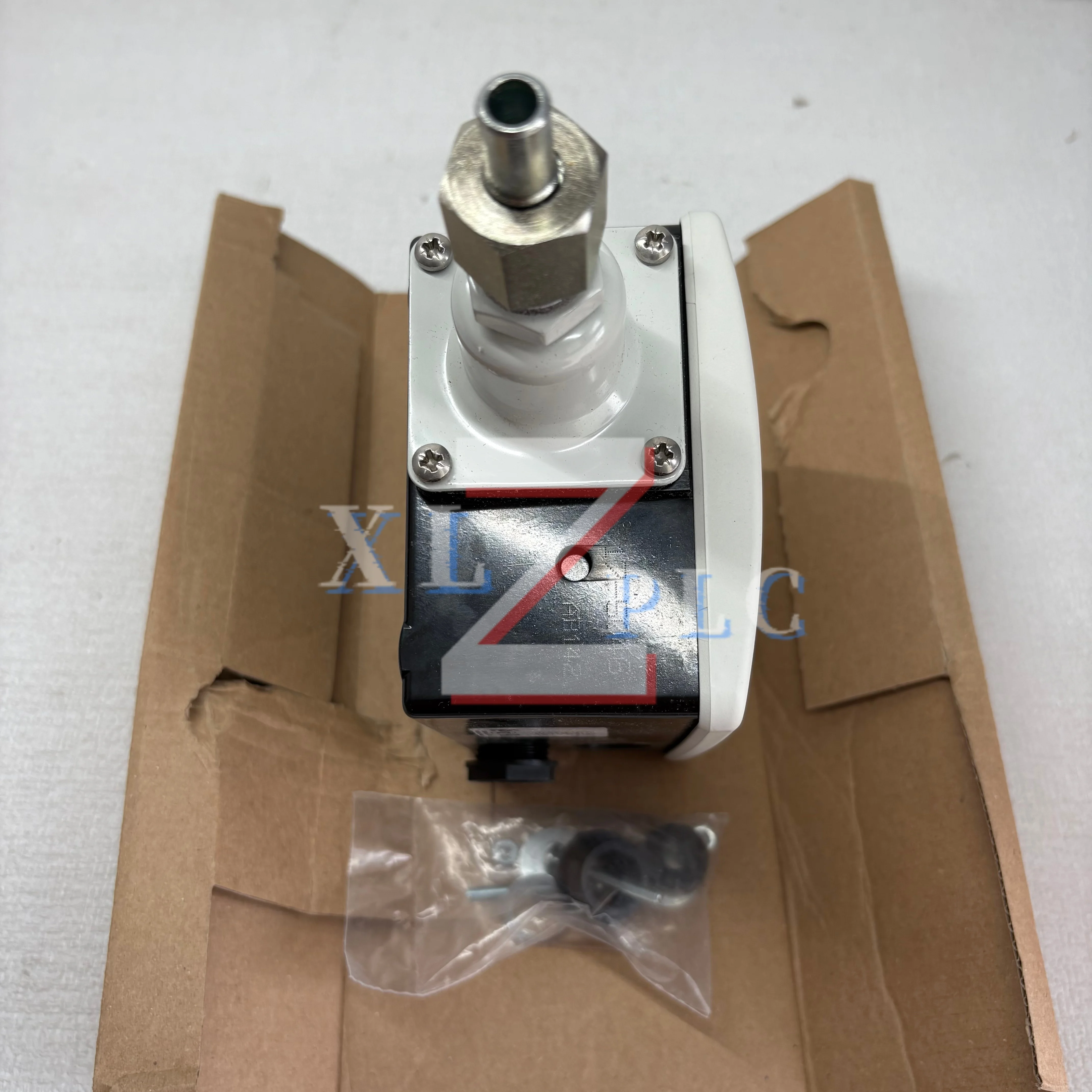 Brand New 017-504666 RT5A Pressure Switch