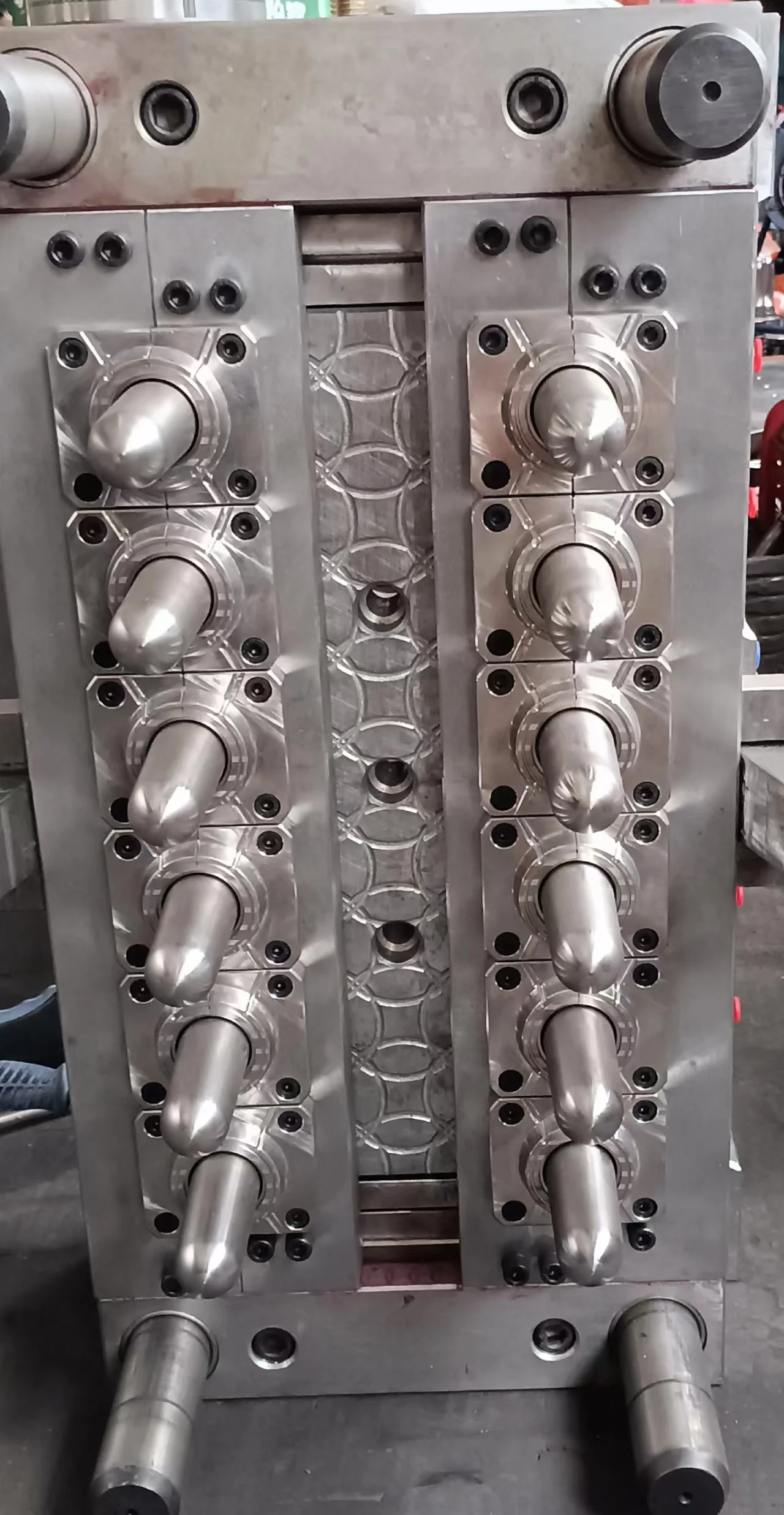 12 Cavity Normal PET Preform Mould With Short Tail Or Long Tail for 38mm 16g 18g 22g Sharing One Preform Mould