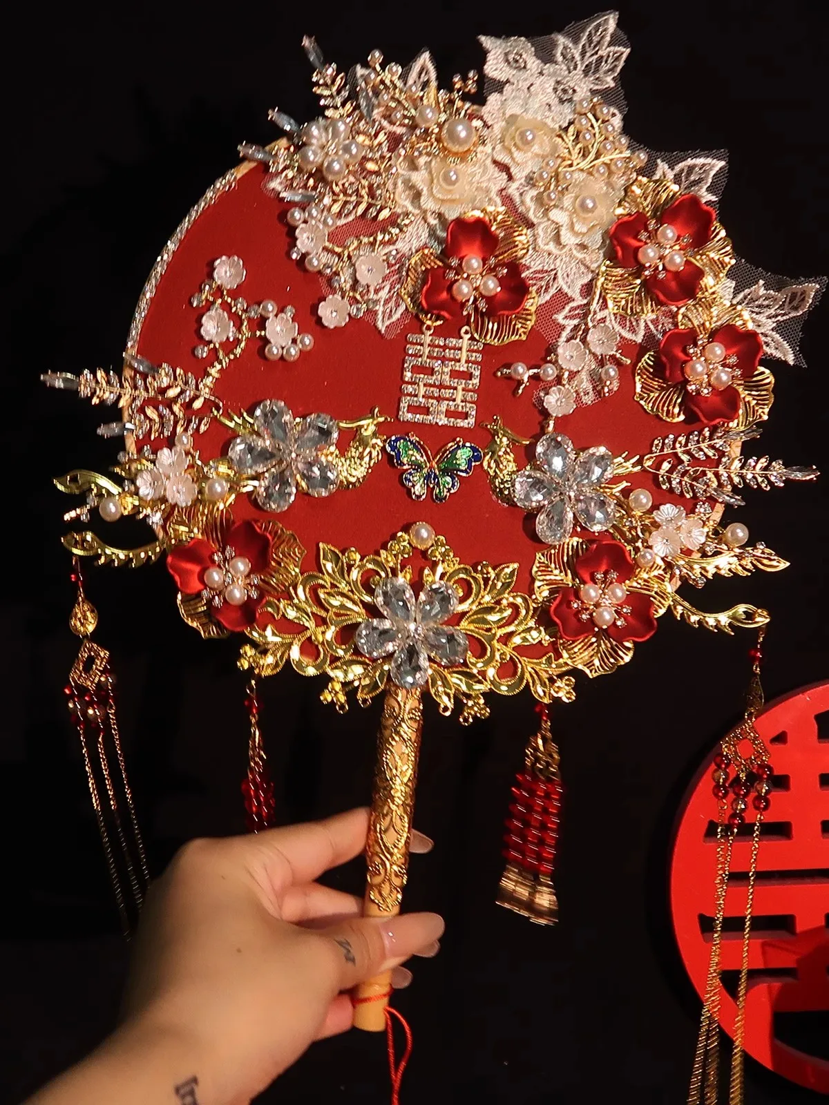 JaneVini 2024 Luxury Red Bridal Hand Bouquets Fan Type Artificial Flowers Beaded Chinese Metal Fans Wedding Jewelry Accessories