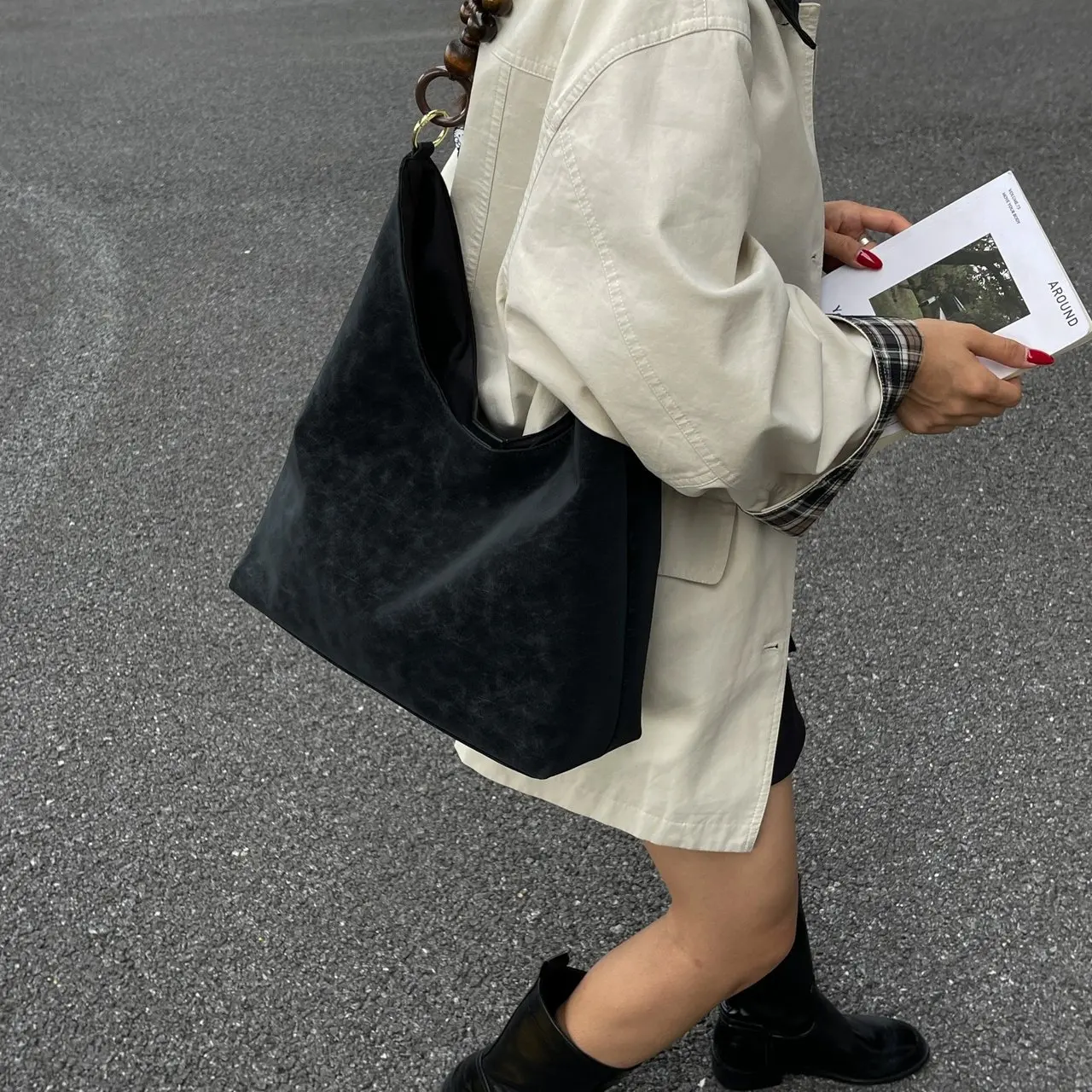 

2025 Fall Winter Vintage Velvet Shoulder Bag for Women Large Capacity Tote Bag with Top Handle, Elegant Evening Purse