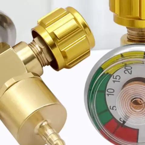 Handheld Oxygen Valve Portable Valve 2-liter Switch Valve 8X7.5X4cm for torch Oxygen Cylinder For 2L Oxygen Cylinders