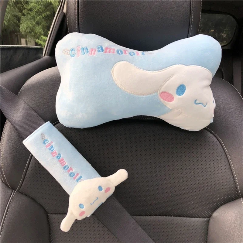 Sanrio น่ารัก Cinnamoroll Headrest เข็มขัดนิรภัยกลับเบาะเก้าอี้คอสนับสนุนรถที่นั่ง Decor สุนัขสีขาวโยนหมอนของขวัญ