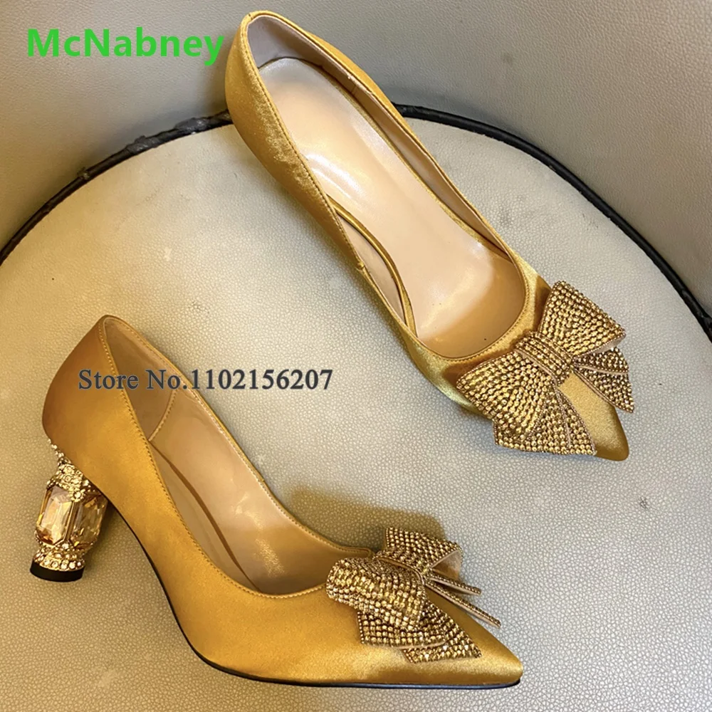 Décolleté con tacco quadrato rinoceratone in oro per donna 2024 scarpe da sposa eleganti romantiche solide con nodo a farfalla in cristallo