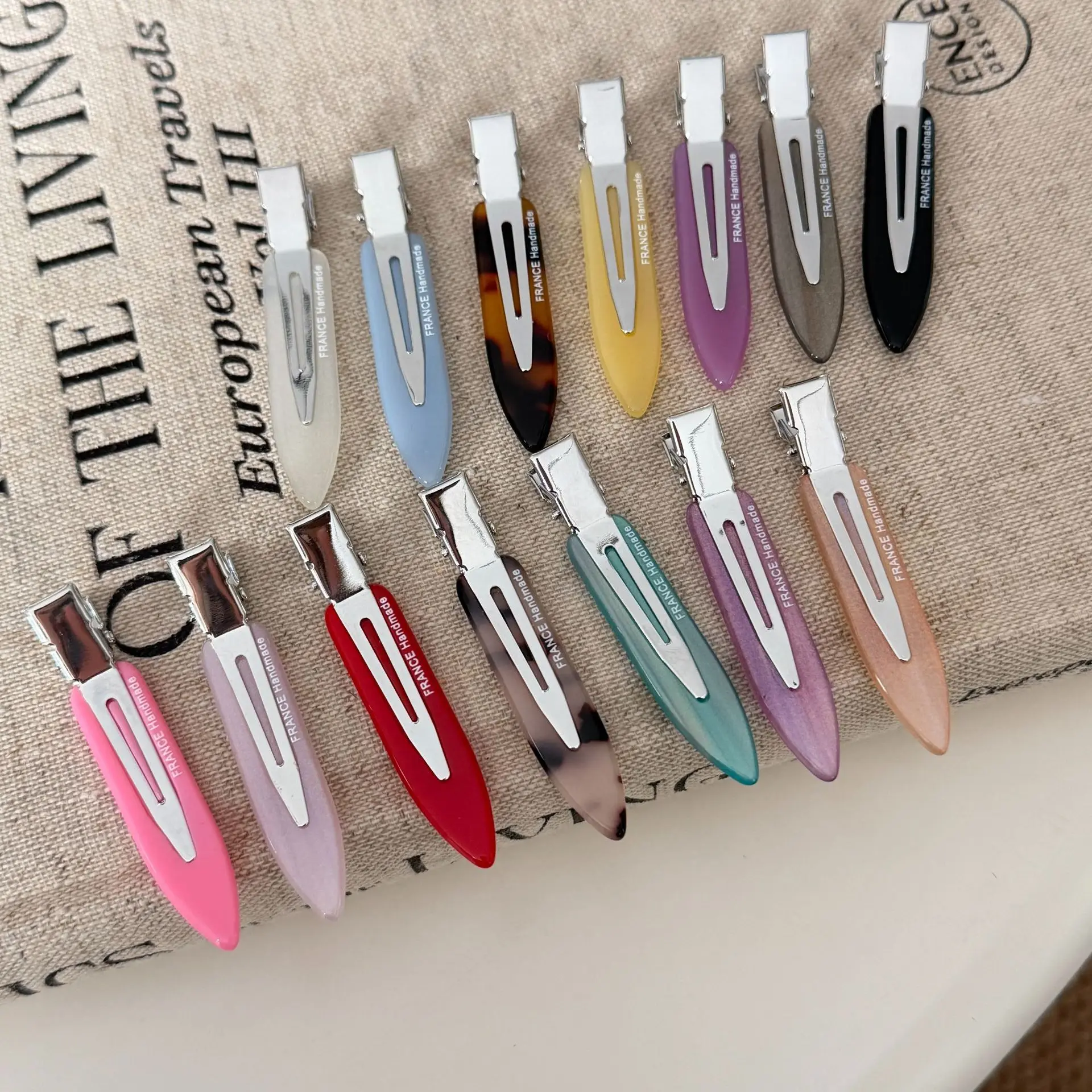 

Korean-Style Basic Minimalist Seamless Hair Clip – Versatile Side-Swept Bang Clip – Fashionable Hair Accessory for Women