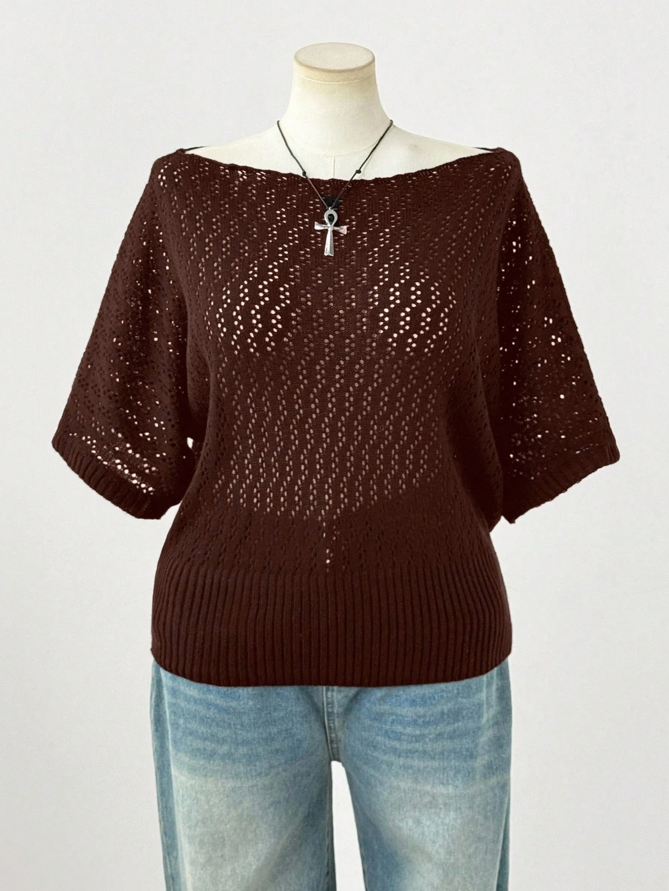 

Women's plus size hollow knitted short sleeved shirt, suitable for daily casual style, suitable for spring and summer