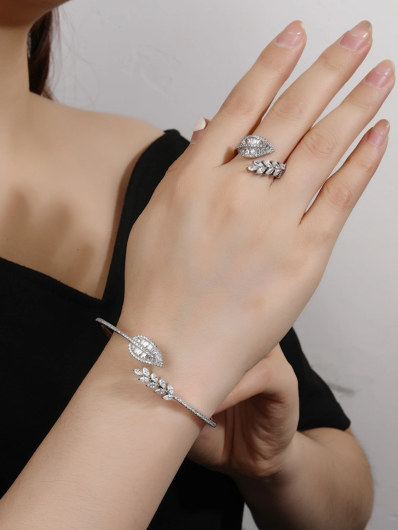

Fashion bracelet ring set