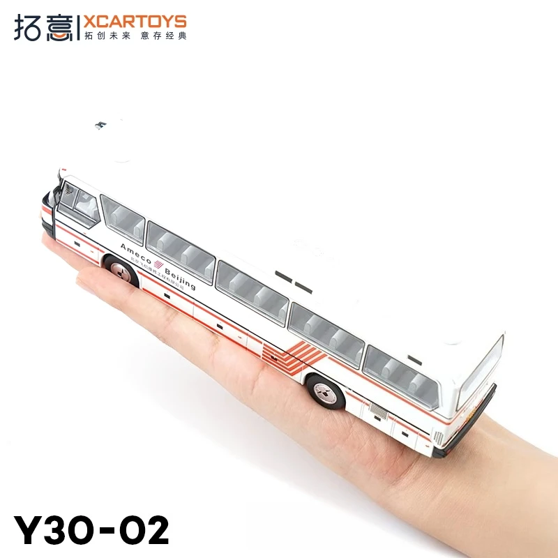 XCARTOYS 1/64 North BFC6120 حافلة جولة فاخرة الأحمر والأبيض سبيكة دييكاست نموذج نموذج عشاق جمع الهدايا اللعب هدية عيد ميلاد
