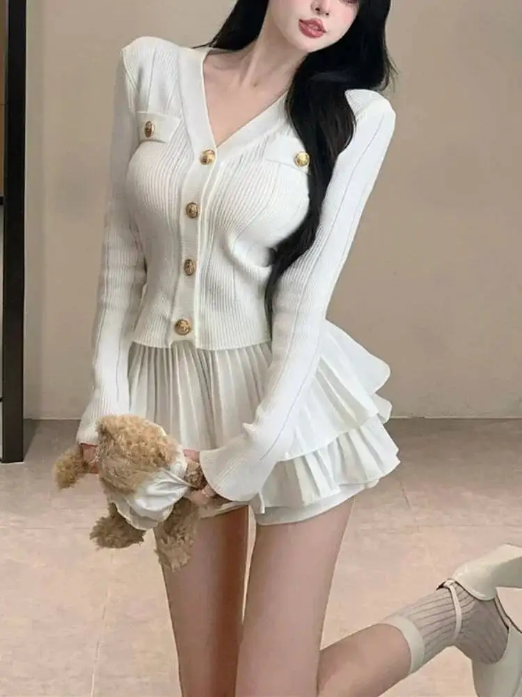 

2024 New Korea Fashion Knitted Suit Black Slim 2 Piece Set Elegant Sweater + Women Outwear Casual Y2k Mini Skirt