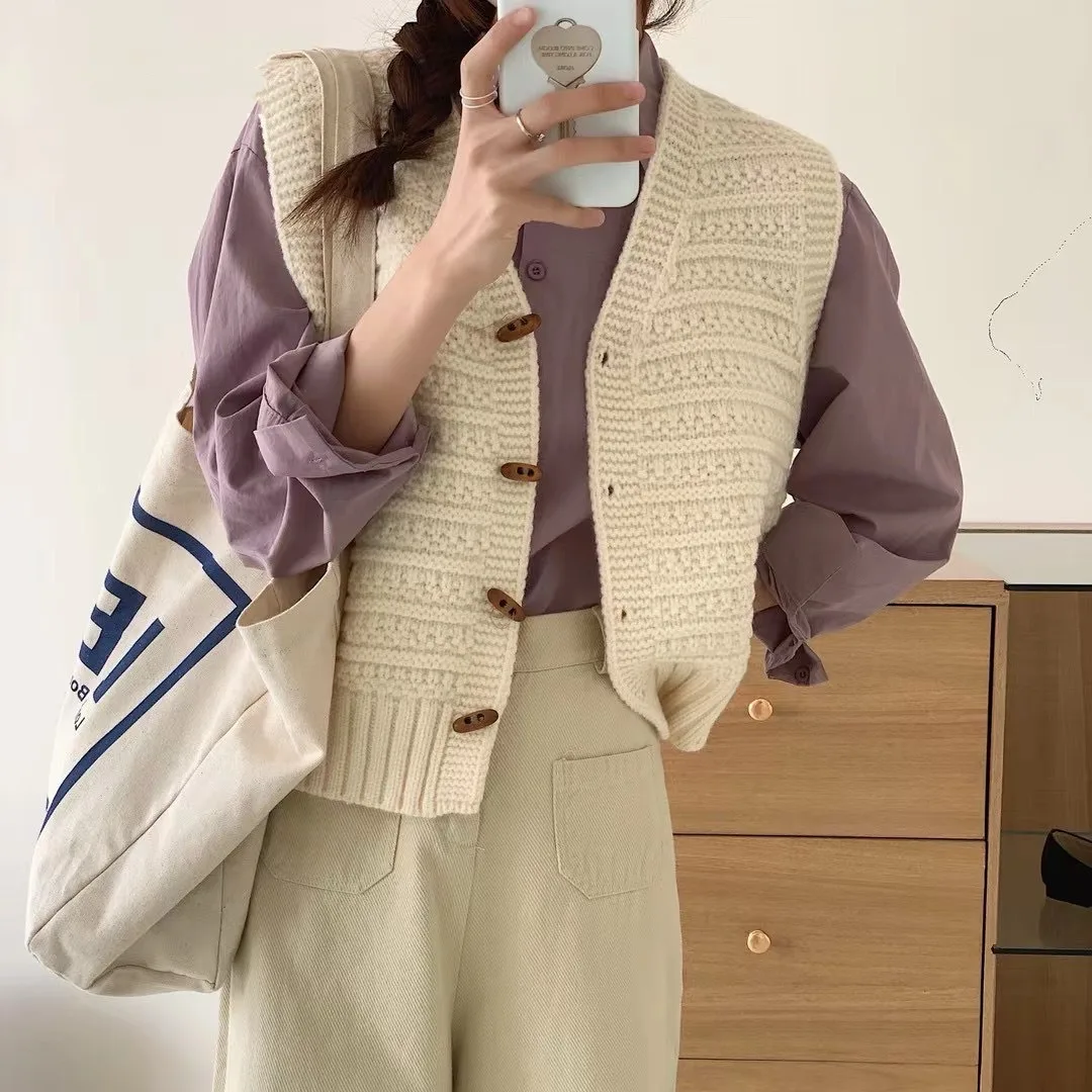 Corner Buckle Three-dimensional Pattern Knitted Cardigan Vest Women's 2026 Autumn New Versatile Sweater Vest