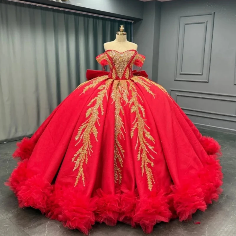 

Красные платья Quinceanera с открытыми плечами, золотая аппликация, кружево, бисер, хрустальный бант, многоуровневое тюлевое платье для вечеринки, дня рождения, сладкое платье 16, Vestid