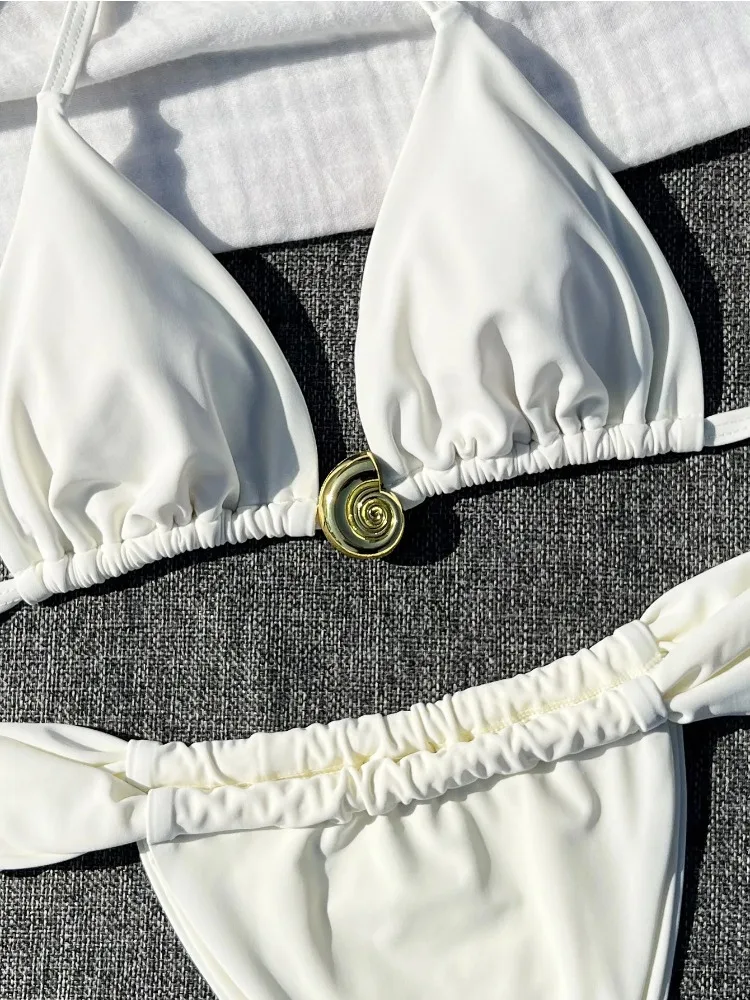 Conjunto de Bikini blanco Sexy Push Up plisado Tanga adorno de Metal brasileño traje de baño de playa 2025 nuevo conjunto de 2 piezas para traje de baño de mujer