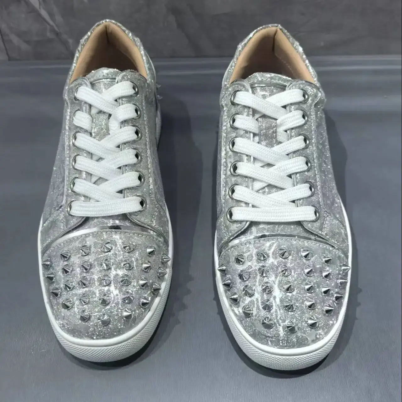 Givencci Silver Full Rivets Women Flat Shoes Round Toe Narrow Band Lace-Up Sapatos Femimino Street Style Fashion Sneakers Female