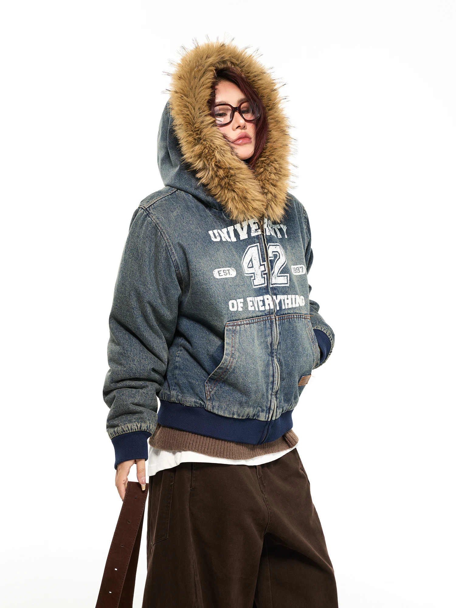 

Зимняя джинсовая куртка Damon Island в американском ретро-стиле с меховым воротником и капюшоном, утепленная, уличный стиль, утолщенная