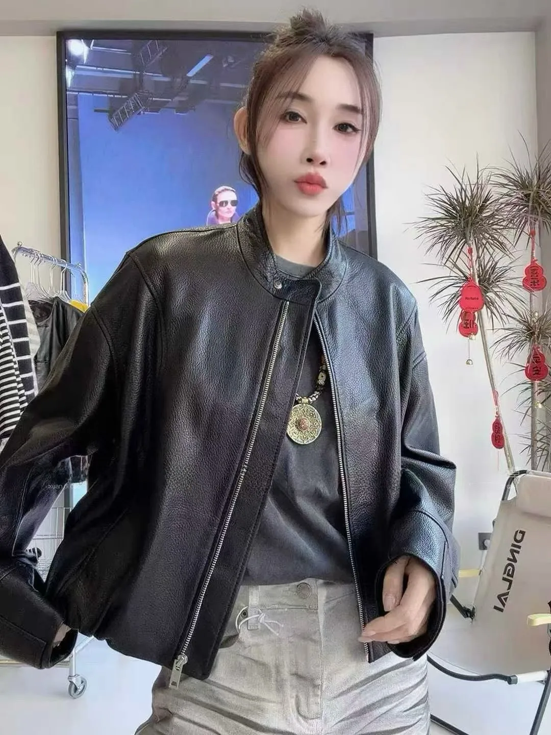 

Ning 2025 New Sle Women's Leather Jaet Coat High-End Sensation Small Size Genuine eepskin Long Sve Zipper