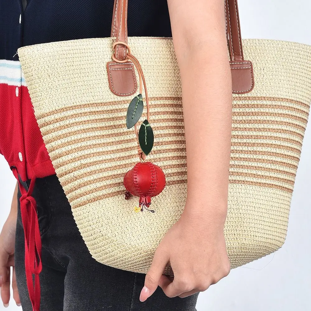 جميل الفاكهة الرمان قلادة الفراولة شماعات بو الجلود المفاتيح اليدوية الإبداعية حقيبة قلادة اكسسوارات السيارات