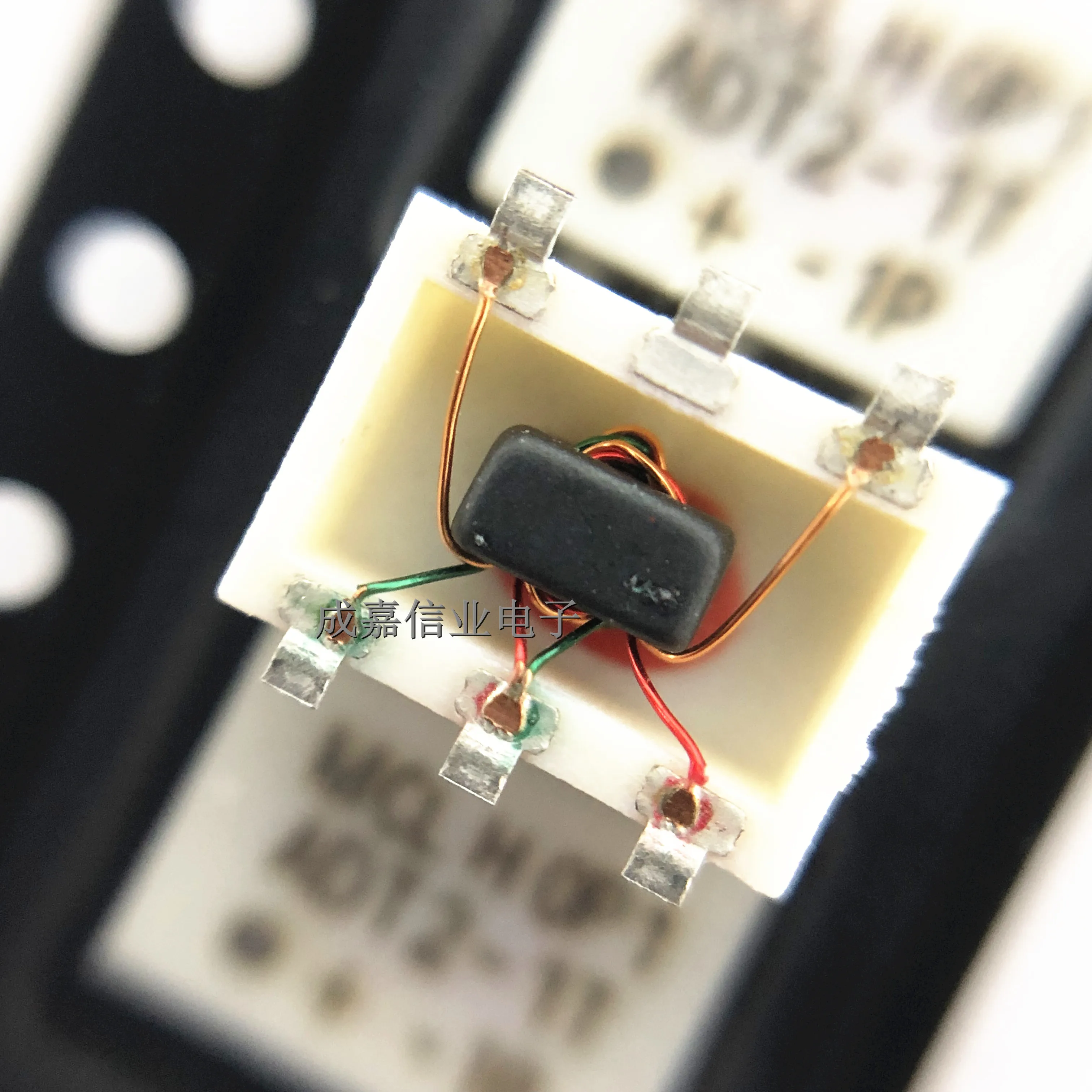 1 pcs/Lot ADT2-1T-1P + Audio TransDevices/Signal TransDevices RF XFMR / SURF MOUNT / RoHS 8 MHz à 600 MHz 50Ohms