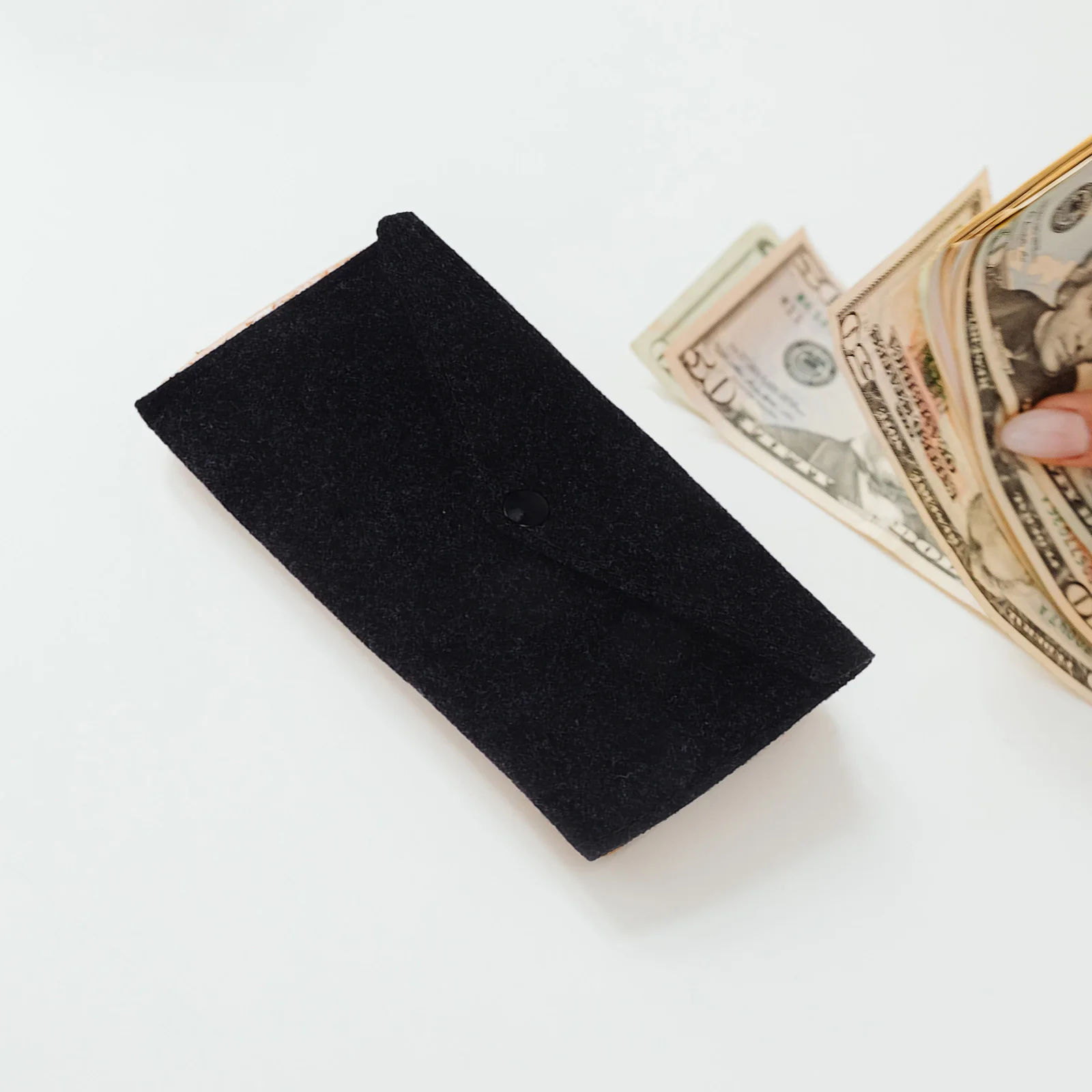 

Multifunctional Phone Storage Bag Felt Organizer Snap Button Pouches Travel Cash Earphones Cables Stationery Compact Portable