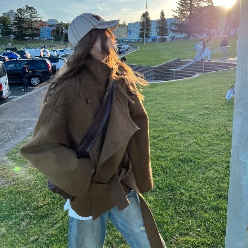 

American Fashion Retro High-end Coffee Colored Woolen Coat, Maillard High Neck Short Woolen Jacket Female Clothing