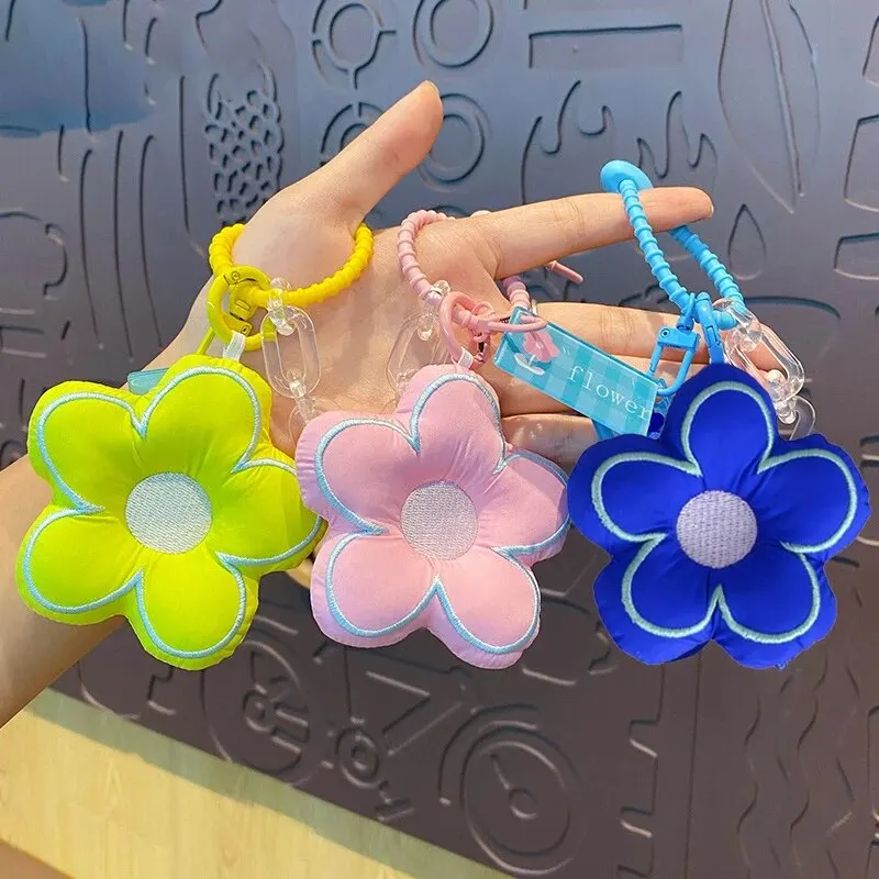 Flower Pendant Keychain Fashionable Colorful Small Flower Backpack Pendant Fabric Plush Cute Pendant Accessories