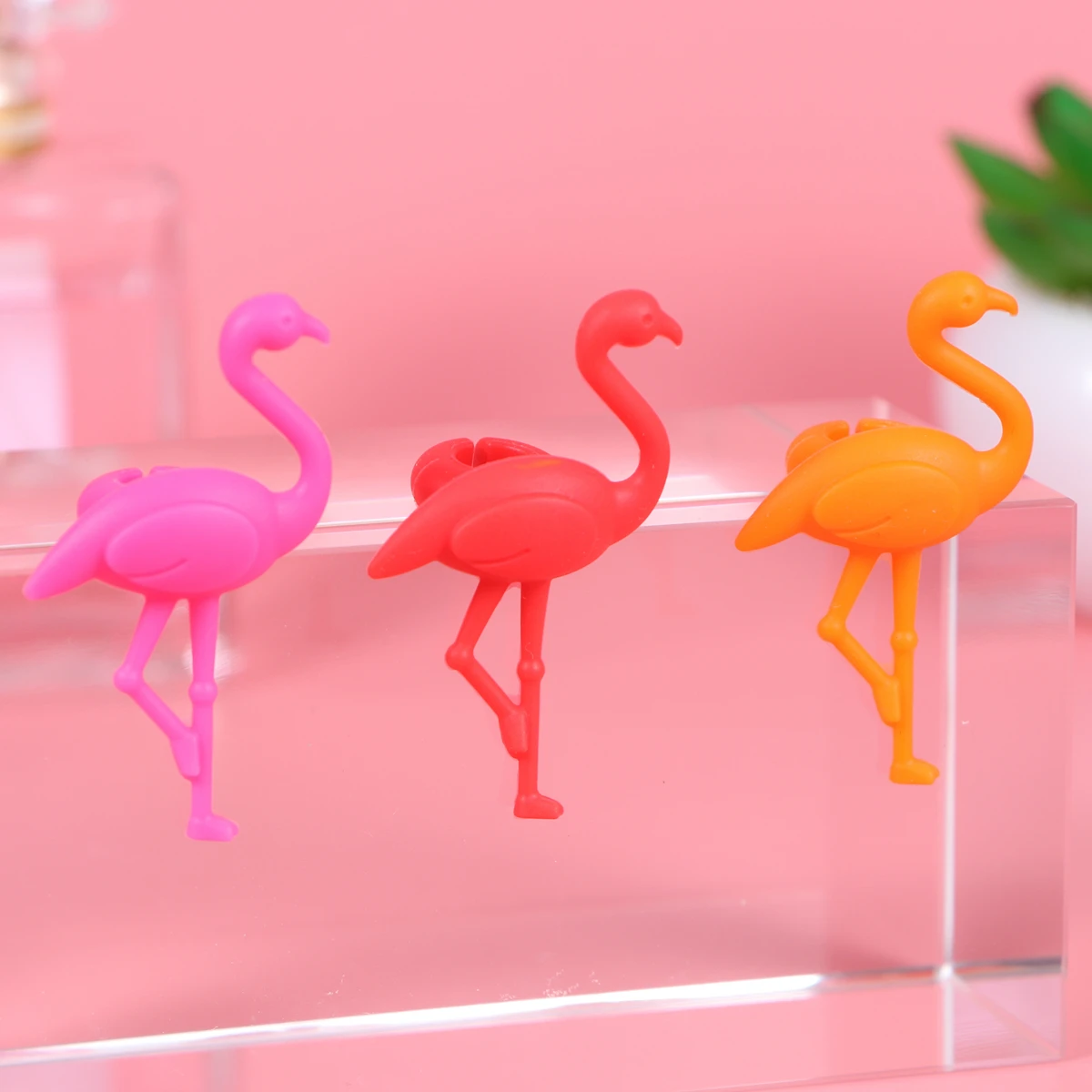 

6pcs Flamingo Glass Recognizer Drink Markers Food Grade Silicone Colorful Cup Labels Non Slip Heat Resistant for Christmas