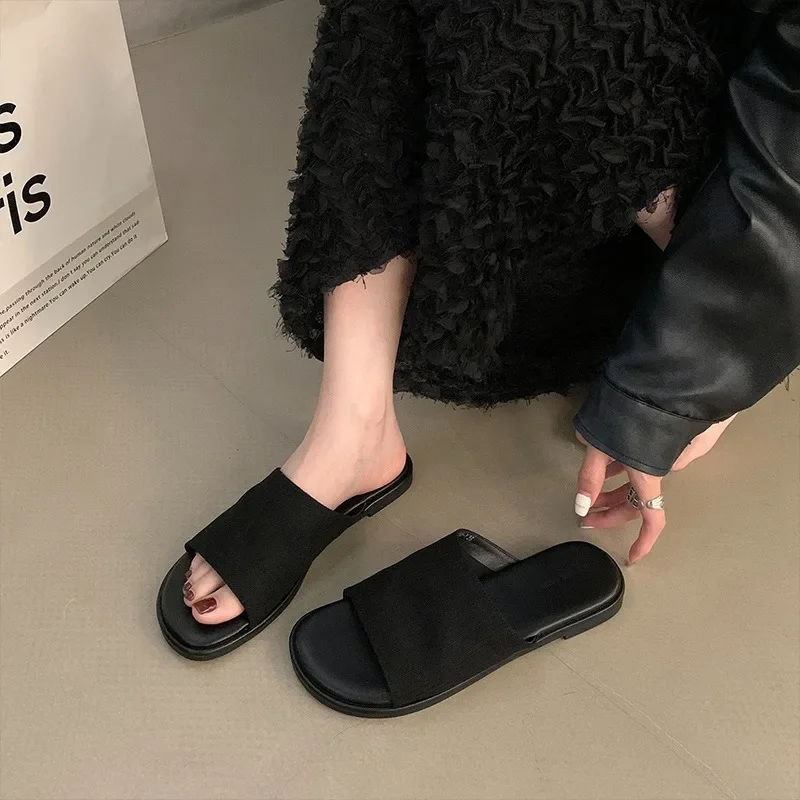 

French Flip-flops for Women Summer Outer Wear Vacation Beach Shoes New Casual Open-toed Flat-soled Anti-slip Sandals