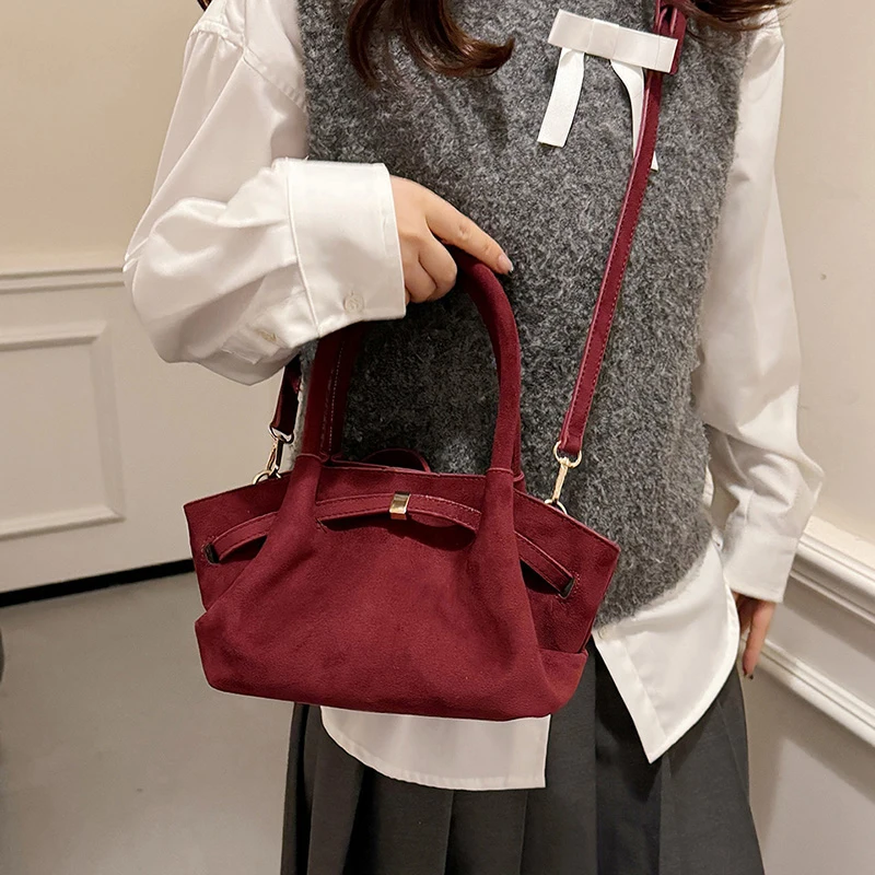 New Red Suede Shoulder Bag 2025 Autumn Popular Trend Large Capacity Tote Bag Commuter Handbag Metal Sheet Design Crossbody Bag