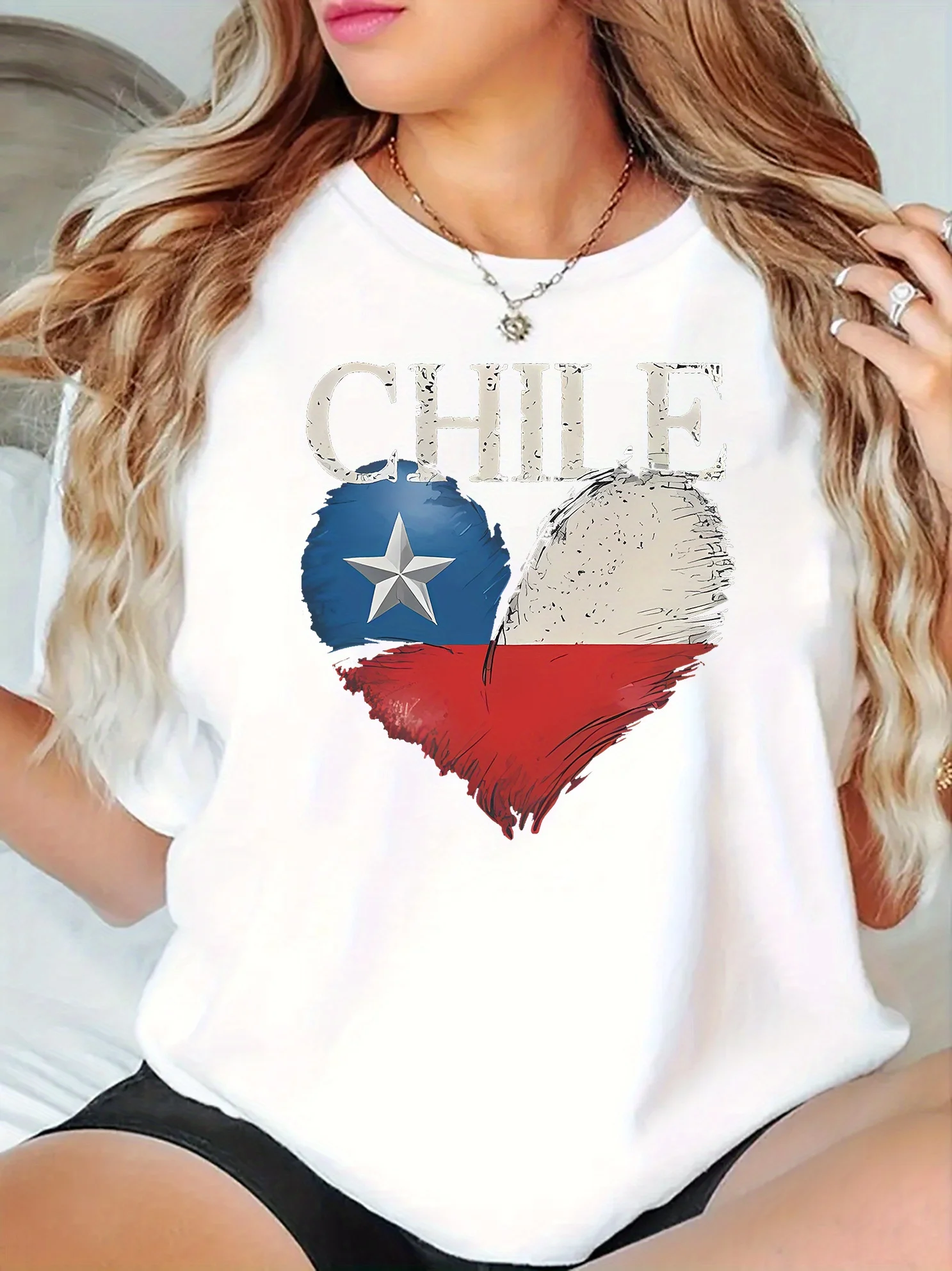 

Chile Flag Heart Print T-Shirt for Women - Casual Polyester Knit Fabric, All-Season Comfort, Round Neck, Short Sleeve
