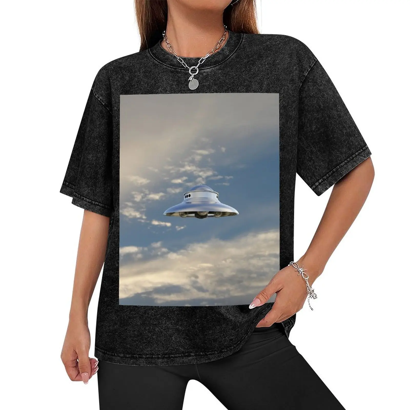 UFO hovering T-Shirt oversized t shirt cute tops mens fashion