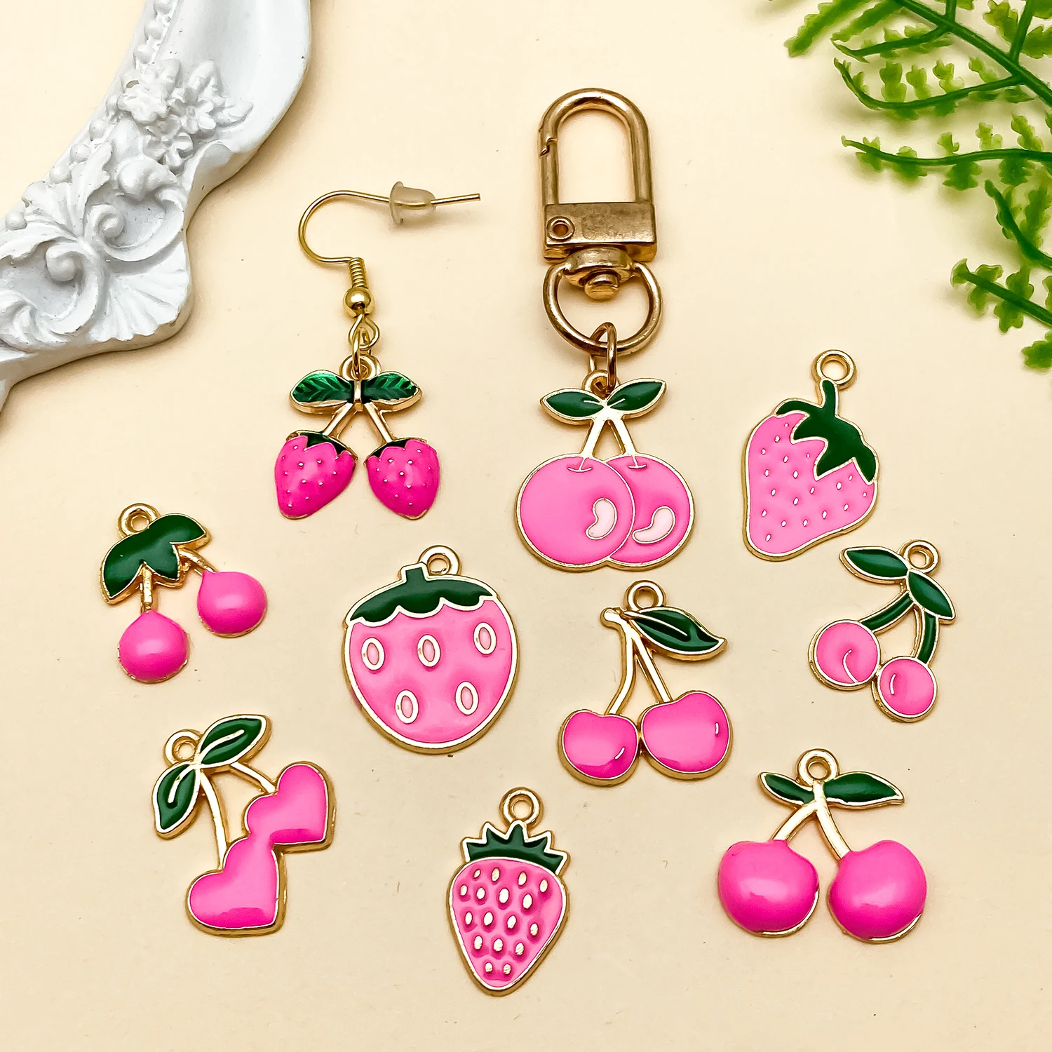 10pcs Alloy Drop Oil 3D Small Strawberry Fruit Charms Pendants For Jewelry DIY Bracelet Womens Earrings Decorative Accessories view 5