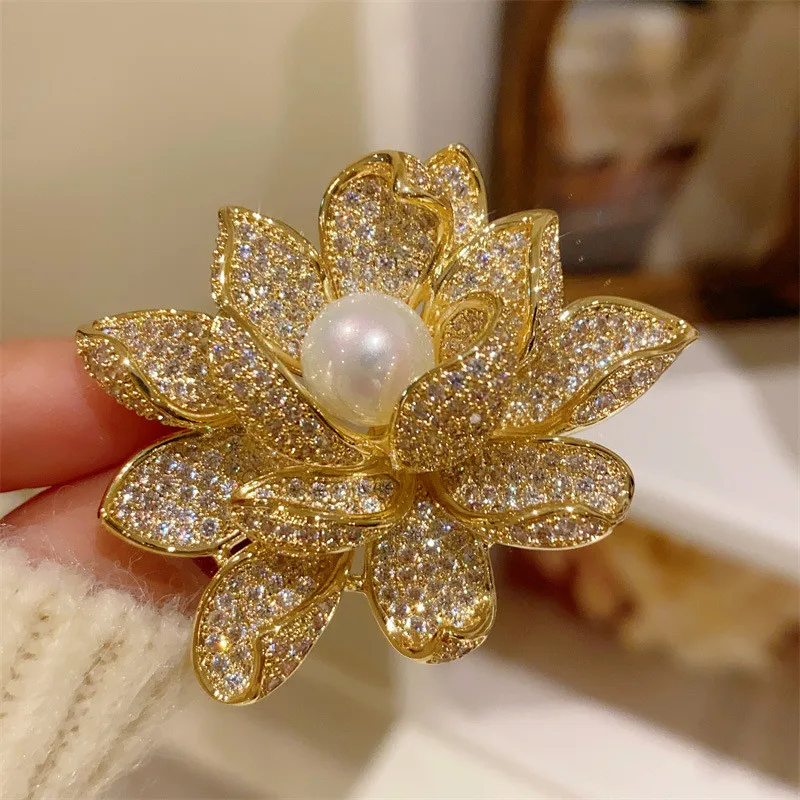 CC Elegant Brooches Lotus Flower Shape Natural Frashwater Pearl Coat Pins Women Accessories Full of Zirconia Suit Pin Gift B179