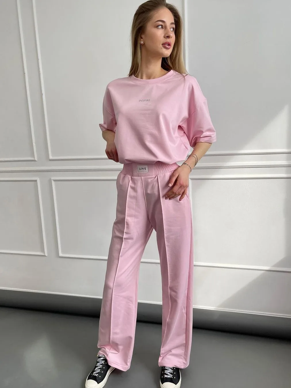 

2024 Women's Solid Color Luxury Short sleeved Loose T-shirt Women's Casual Straight leg Guard Pants Set Spring Two Piece Set