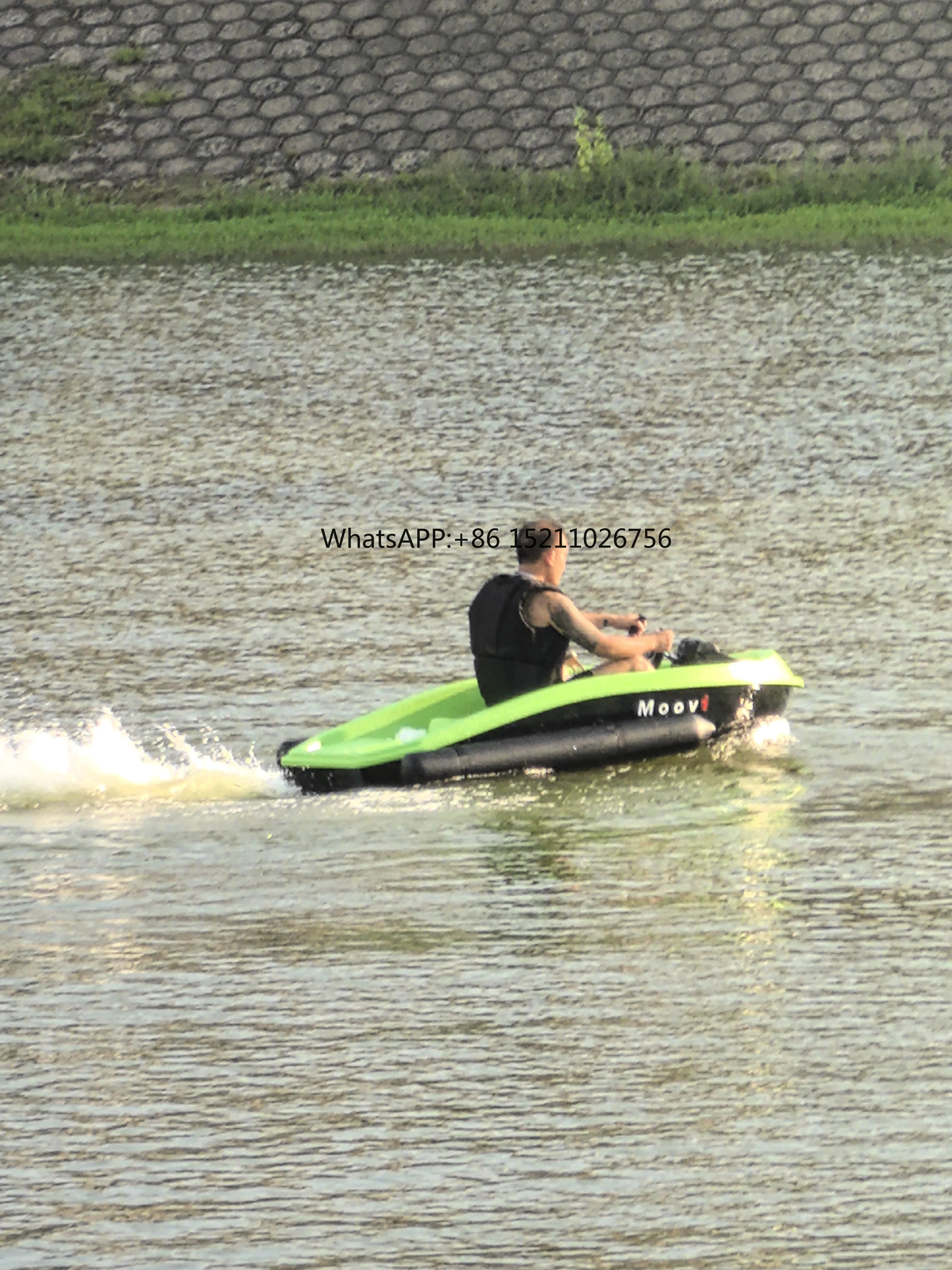 Electric Speedboat Mini Rush Wave Boat for Karting Water Sports for Water Park Travel & Leisure Equipment