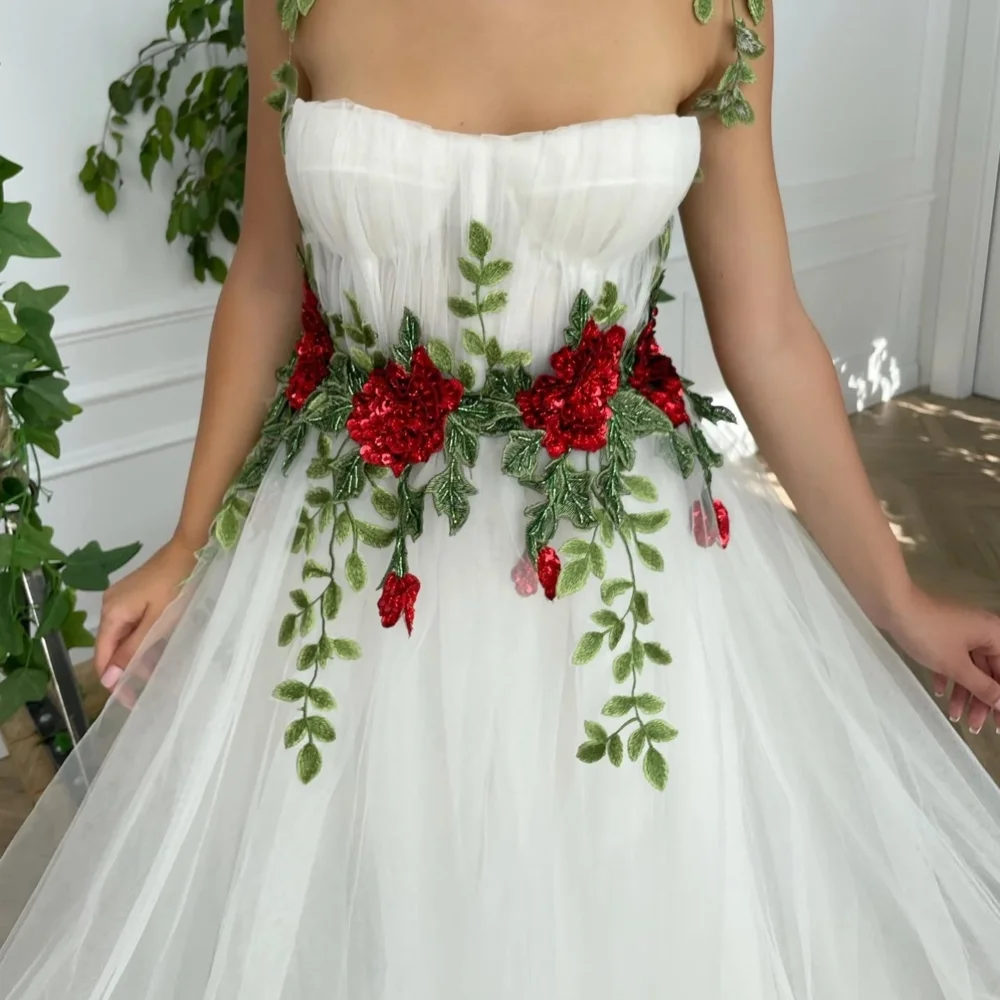 Customized Long White Strapless Prom Dresses فساتين الحفلات Natural Waist Sleeveless with Applique A Line Sweep Train Prom Gown