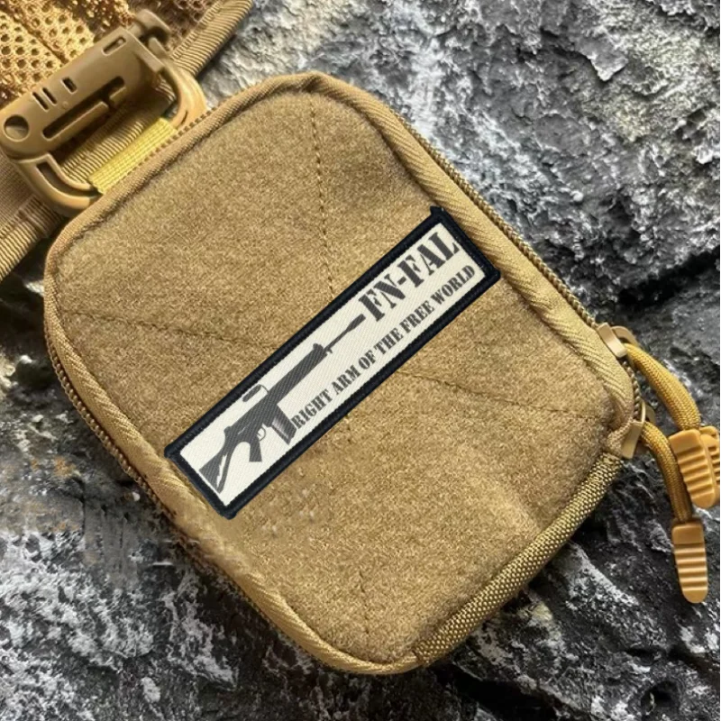 "BRAÇO DIREITO DO MUNDO GRATUITO" FN FAL Patch Tático Morale Emblema Impressão Gancho e Loop Mochila Roupas Adesivo Decorativo Braçadeira