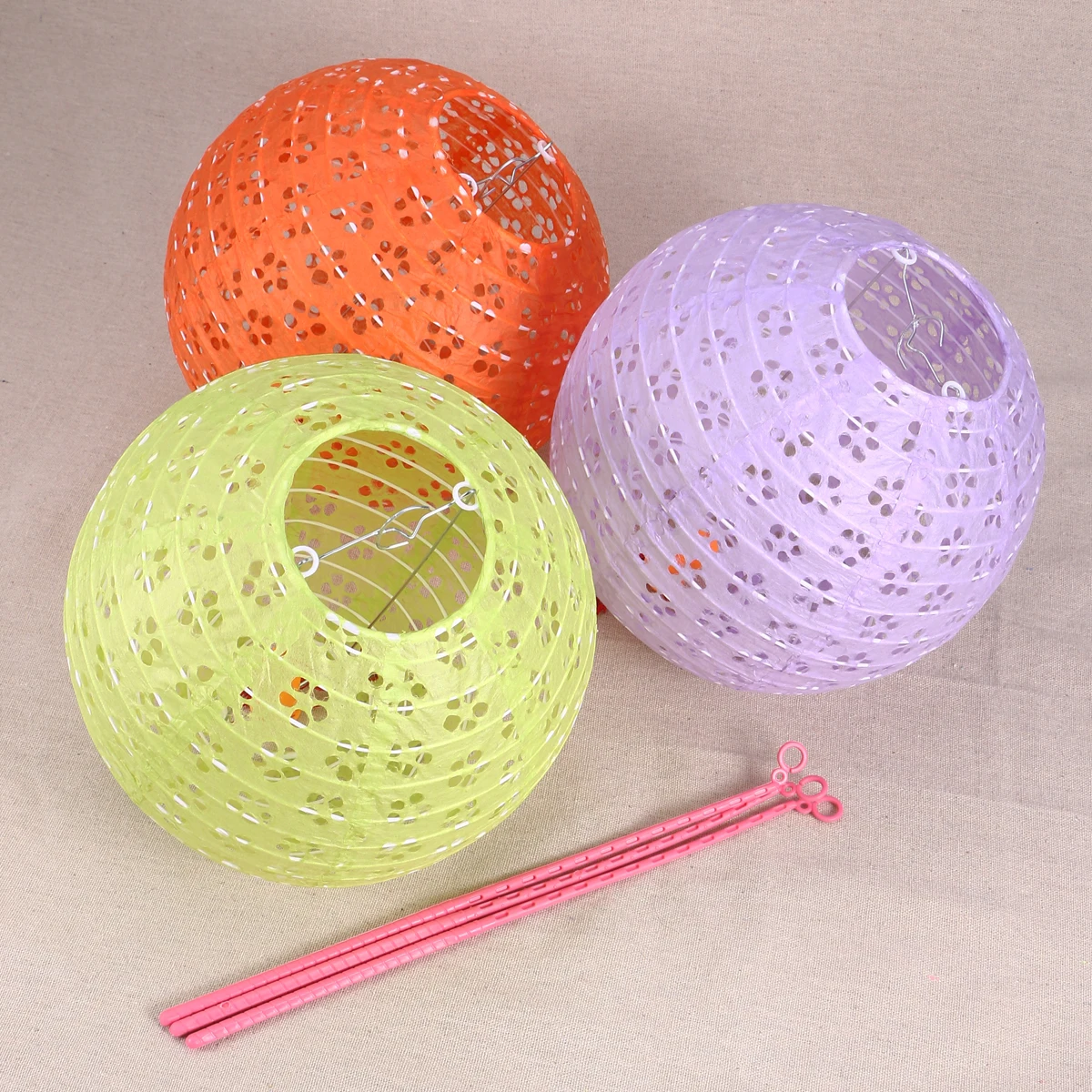 

3Pcs Glowing Paper Lanterns Creative Hollow Festive Decorations for Wedding Party Halloween Home Bars Restaurants