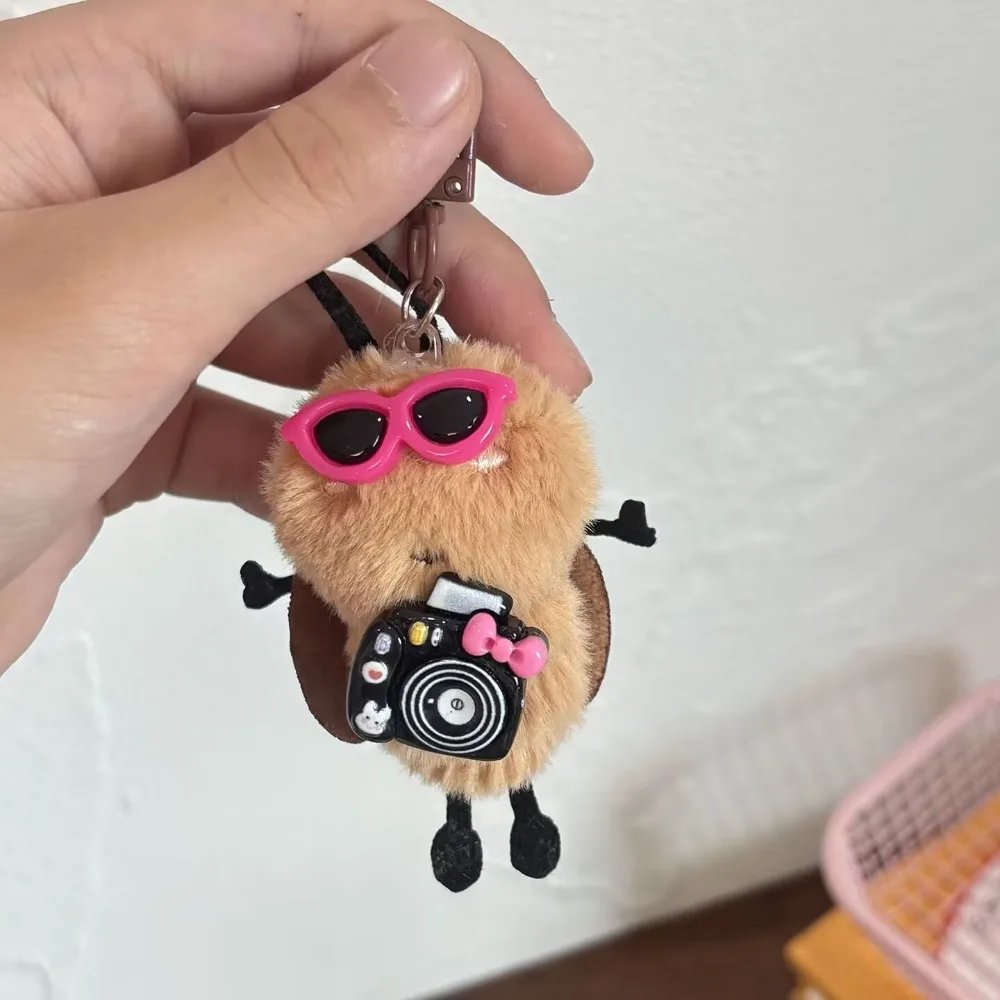 Fashion Bag Hanging Cockroach Keychain Ornaments Creative Plush Cockroach Pendant Funny Mini Car Key Ring Gifts
