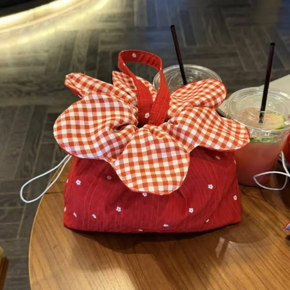 Sweet Flower Drawstring Handbag Cute Plaid Large Capacity Bucket Bag Polyester Flower Pattern Phone Pouch Commute Travel