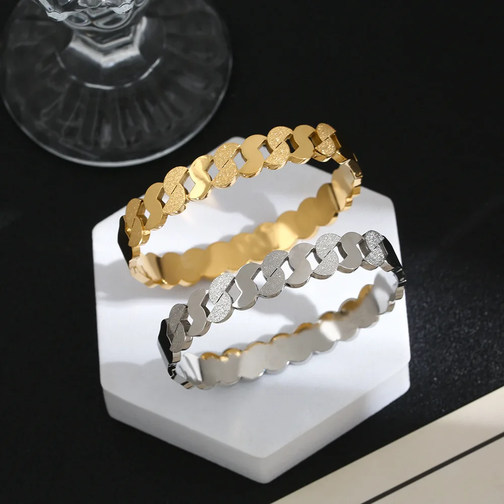 Exquisite Hollow Bracelet Women\'s Titanium Steel Non-fading Stainless Steel Cuban Full Diamond Bracelet couple bracelet Gifts