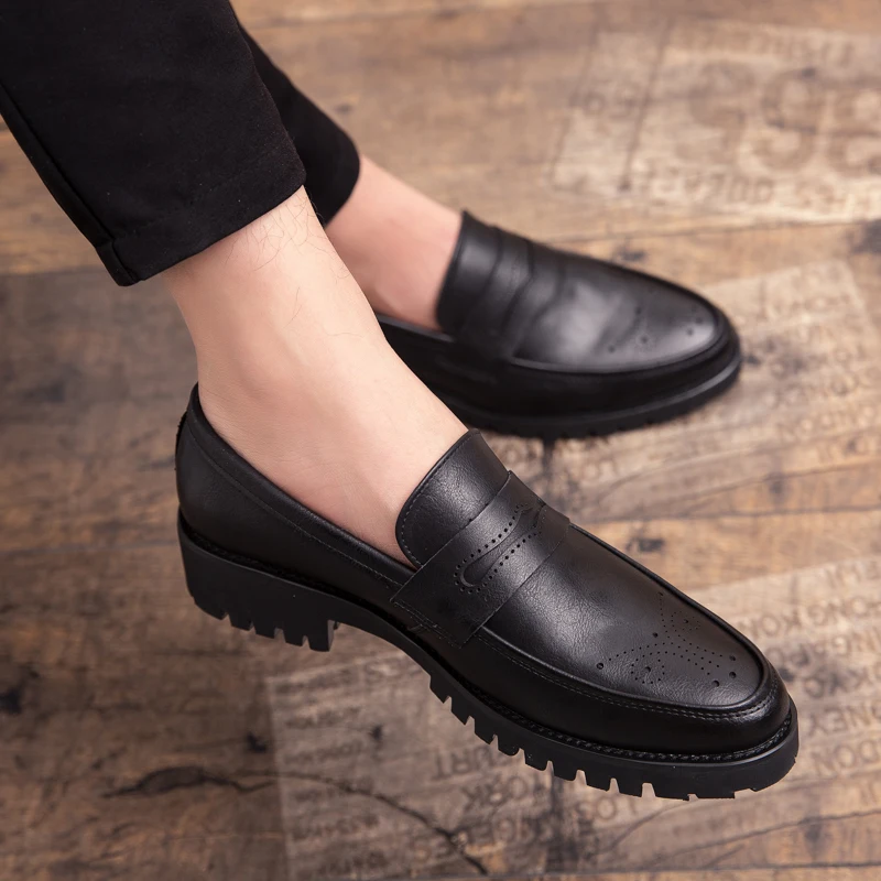 

Men Loafers PU Leather Carved Fashion Nightclub Hairstylist Business Formal Casual Pointed Leather Shoes