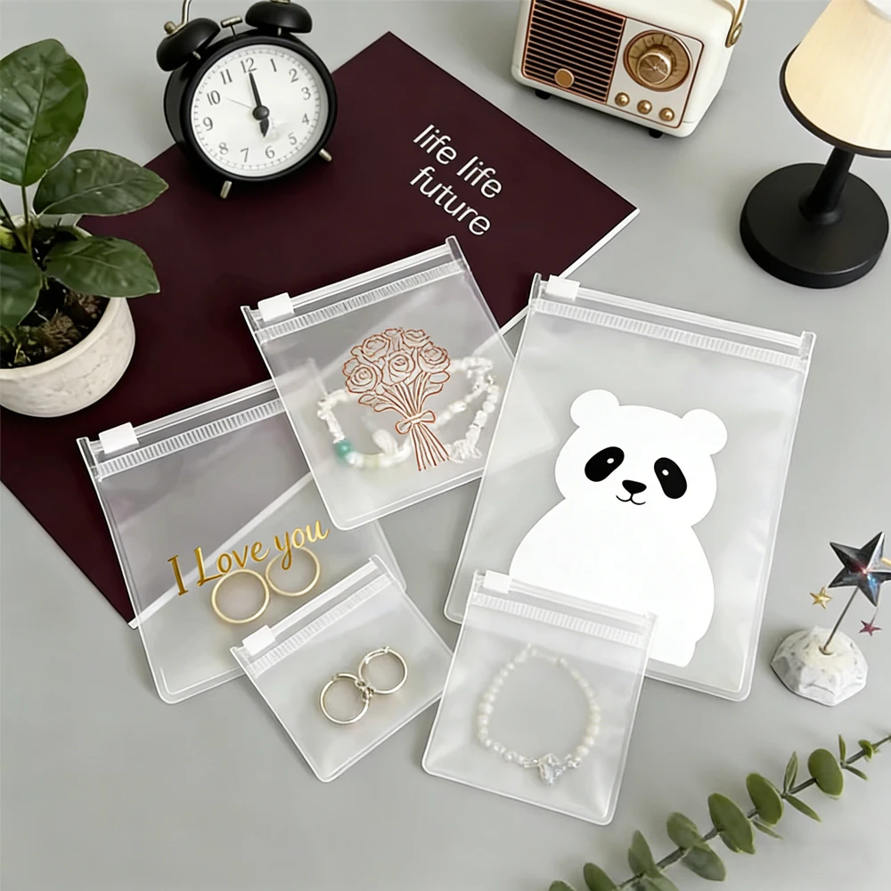 

500 шт. пакетов для украшений с индивидуальным логотипом, самозаклеивающиеся, из ПВХ, с застежкой-молнией, матовые, прозрачные, антиокислительные, для хранения серег, герметичные коробки