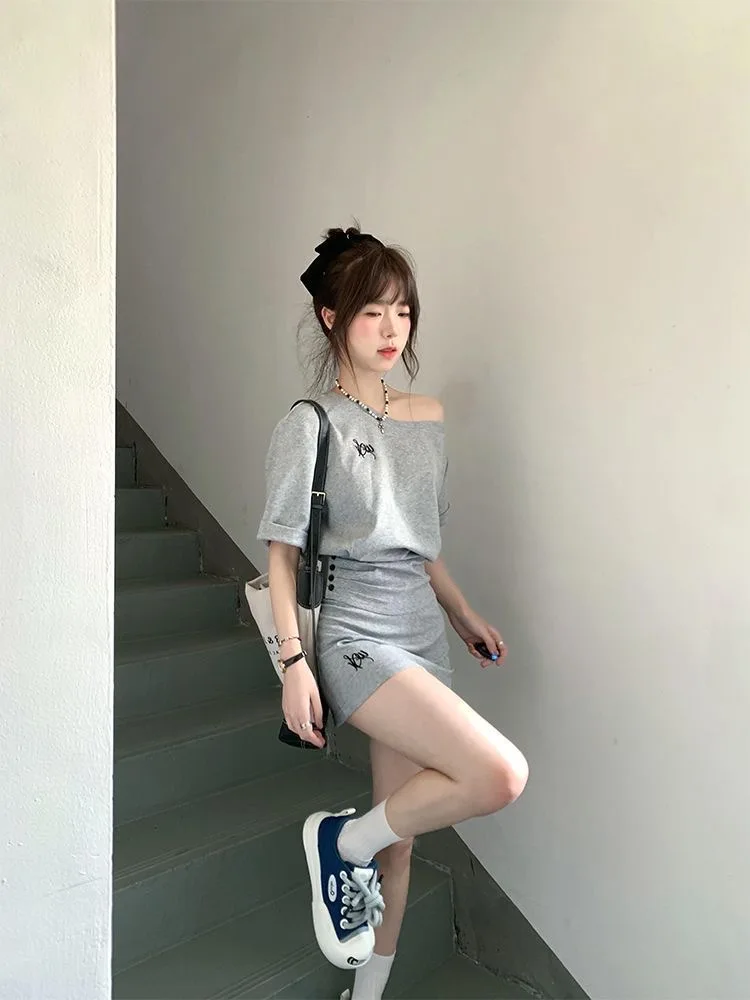 

Повседневный спортивный комплект для женщин: укороченный топ с открытыми плечами и короткая юбка, летний наряд из двух предметов в корейском стиле