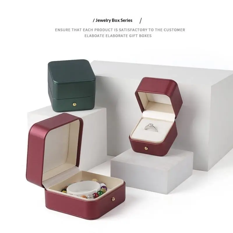 Schmuckboxen aus PU-Leder mit weichem Samtfutter und goldenem Verschluss, perfekt für Heiratsanträge, Hochzeitsgeschenke, Ring- und Halskettenaufbewahrung. – Detail 5