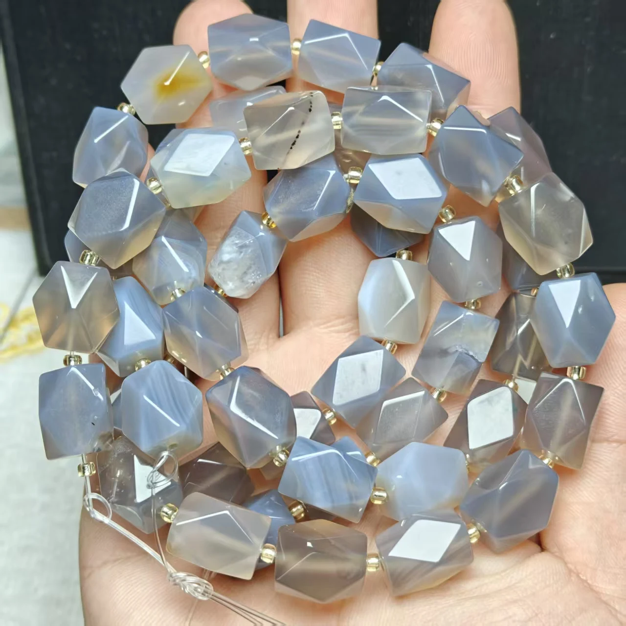 Xingyu Verschiedene Natur-Armbänder aus Achat, Erdbeerquarz, Tigerauge, mit unregelmäßig facettierten und glatten runden Perlen, Schmuckgeschenk – Detail 3